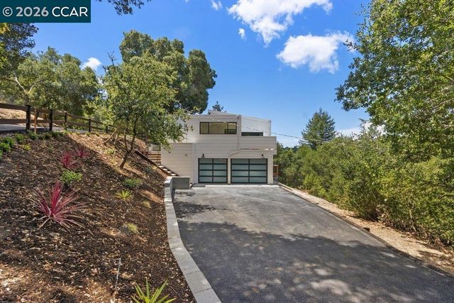 16 Sunnyside Ct, Orinda, CA 94563