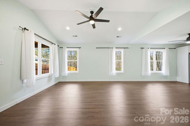 224 Walt Drive, Hendersonville, NC 28792