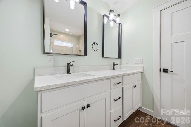 224 Walt Drive, Hendersonville, NC 28792