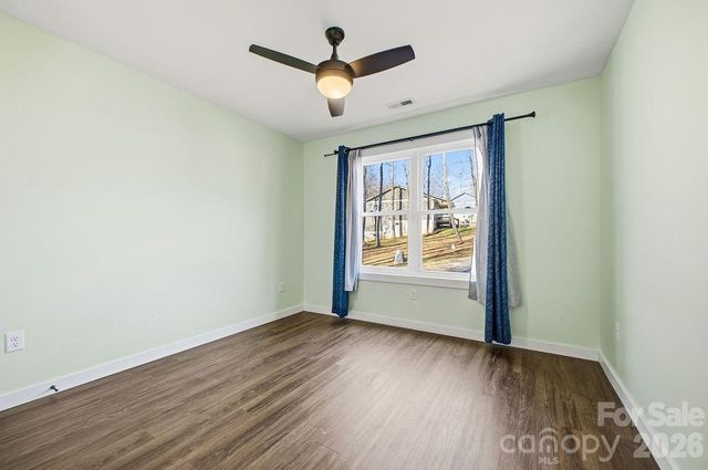 224 Walt Drive, Hendersonville, NC 28792