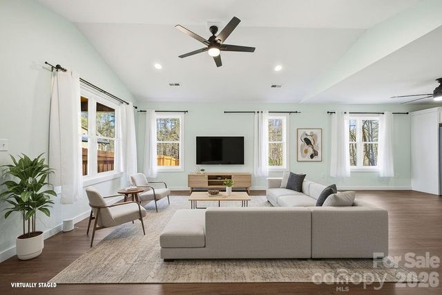 224 Walt Drive, Hendersonville, NC 28792