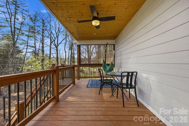 224 Walt Drive, Hendersonville, NC 28792