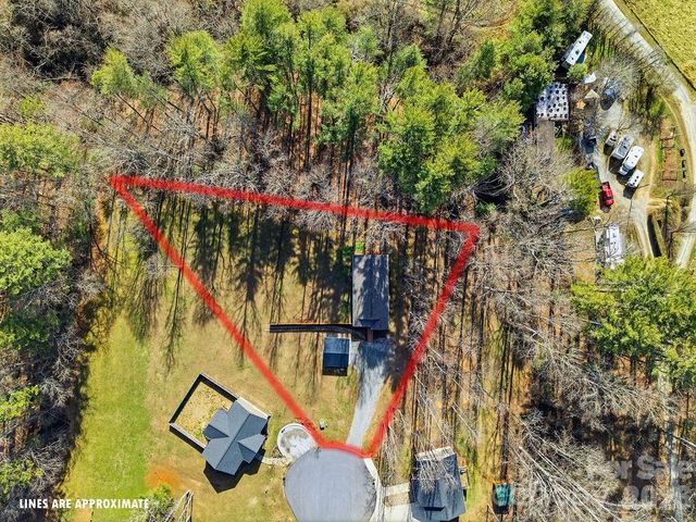 224 Walt Drive, Hendersonville, NC 28792