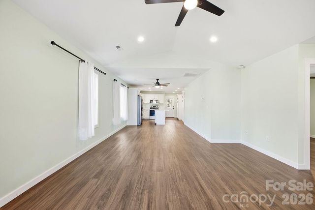 224 Walt Drive, Hendersonville, NC 28792