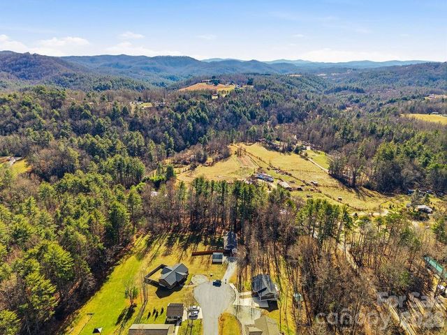 224 Walt Drive, Hendersonville, NC 28792