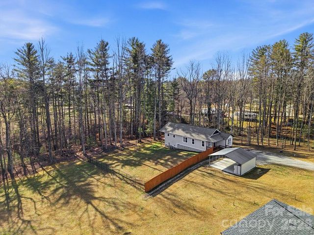 224 Walt Drive, Hendersonville, NC 28792