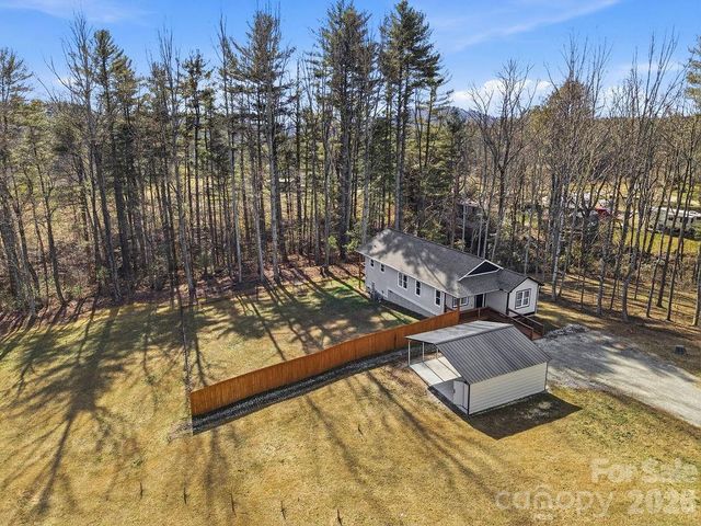 224 Walt Drive, Hendersonville, NC 28792