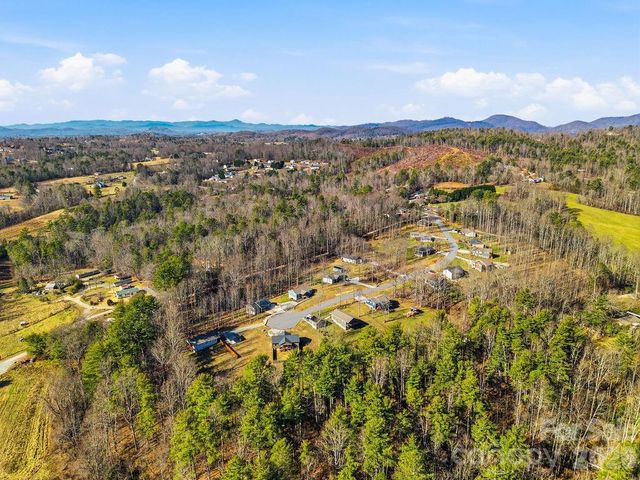 224 Walt Drive, Hendersonville, NC 28792