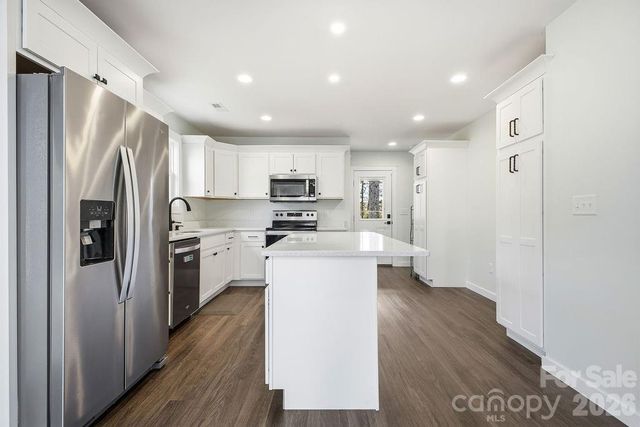 224 Walt Drive, Hendersonville, NC 28792