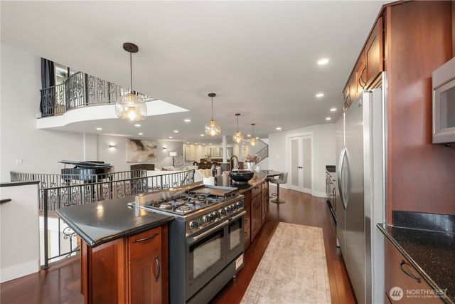 17714 SE 40th Place, Bellevue, WA 98008