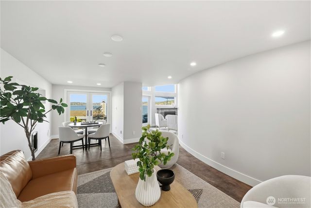 17714 SE 40th Place, Bellevue, WA 98008