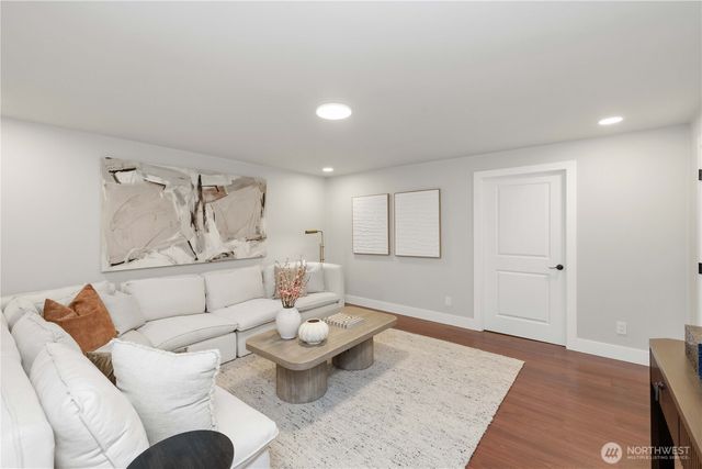 17714 SE 40th Place, Bellevue, WA 98008