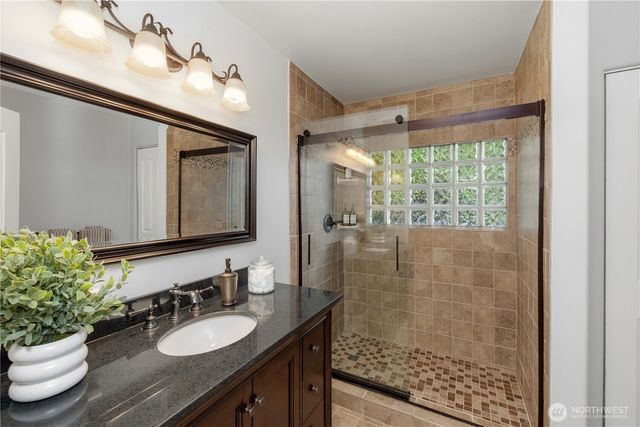 17714 SE 40th Place, Bellevue, WA 98008