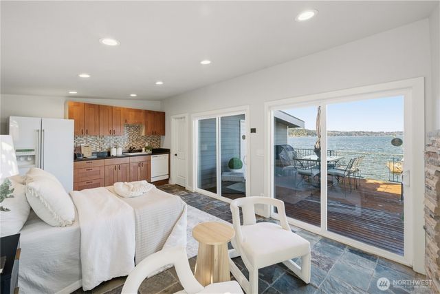 17714 SE 40th Place, Bellevue, WA 98008