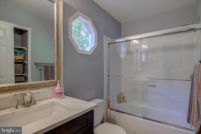 9518 HEATHWOOD CT, Burke, VA 22015