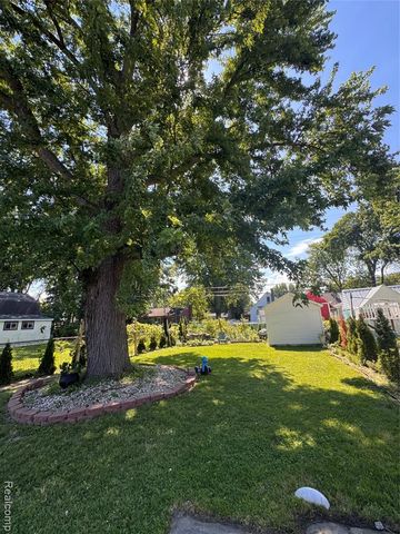 28025 Joan Street, Saint Clair Shores, MI 48081