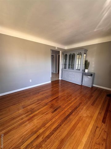 28025 Joan Street, Saint Clair Shores, MI 48081