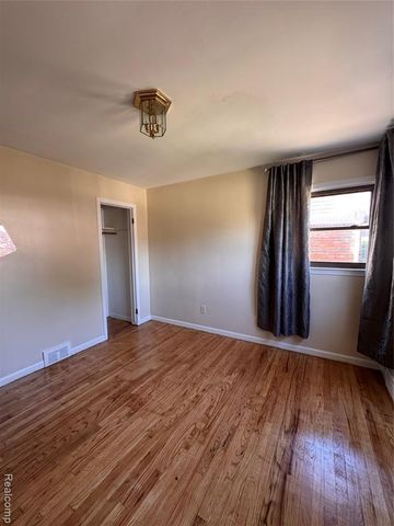28025 Joan Street, Saint Clair Shores, MI 48081