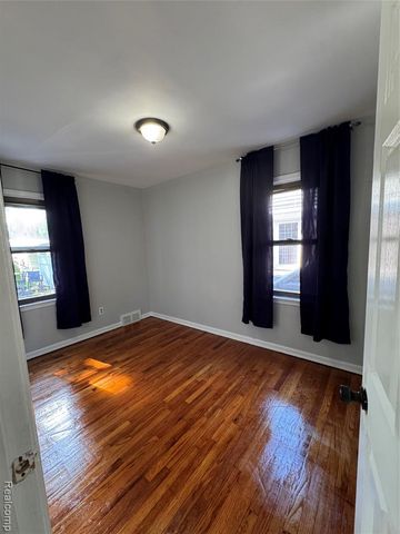 28025 Joan Street, Saint Clair Shores, MI 48081