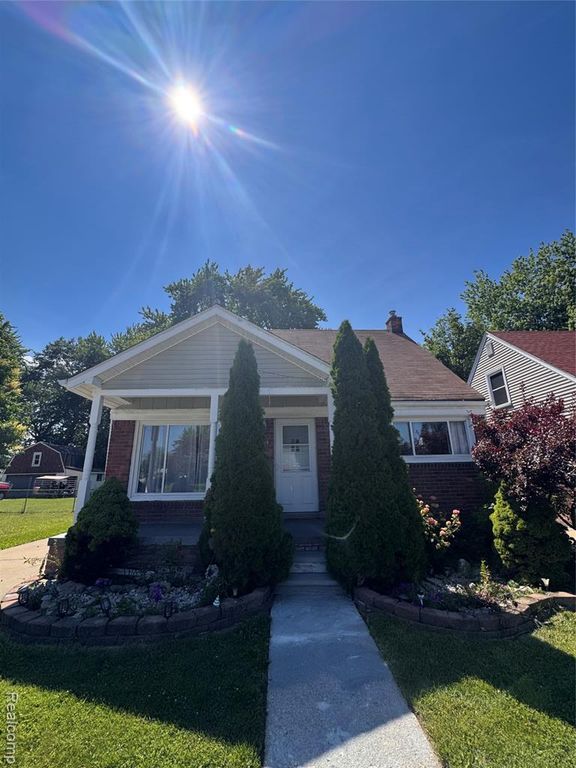 28025 Joan Street, Saint Clair Shores, MI 48081