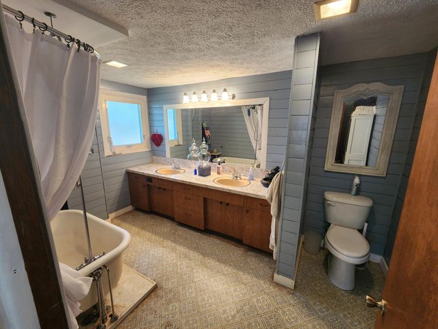 315 N Main Street, Allegan, MI 49010