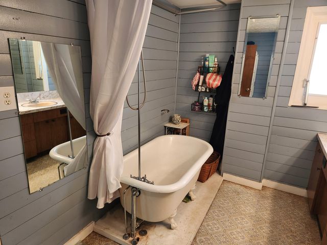 315 N Main Street, Allegan, MI 49010