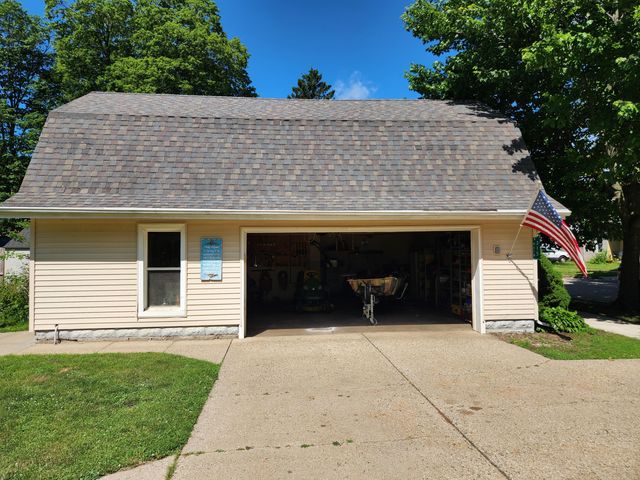 315 N Main Street, Allegan, MI 49010