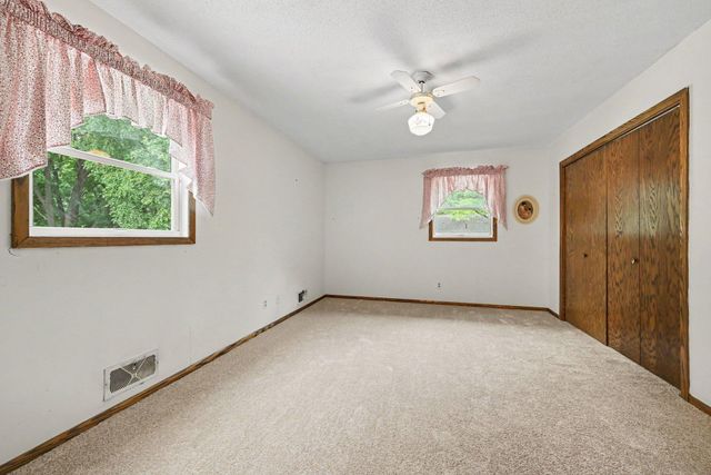 1880 Richal Drive, Woodbury, MN 55125