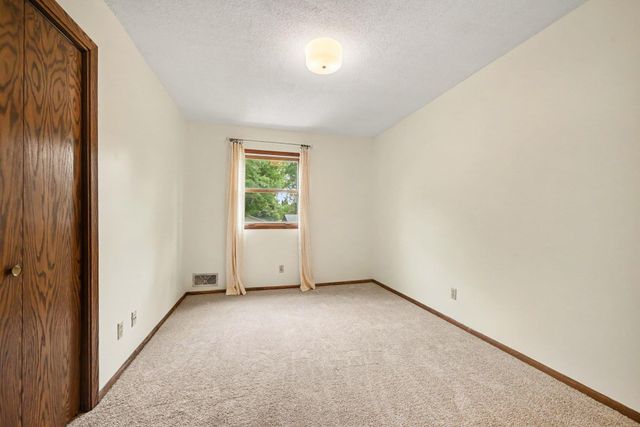 1880 Richal Drive, Woodbury, MN 55125