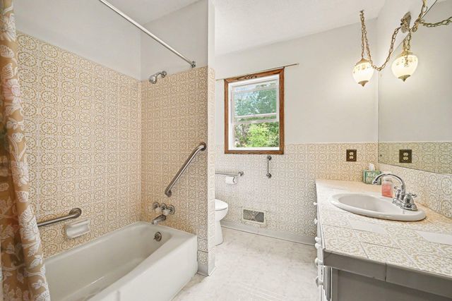 1880 Richal Drive, Woodbury, MN 55125