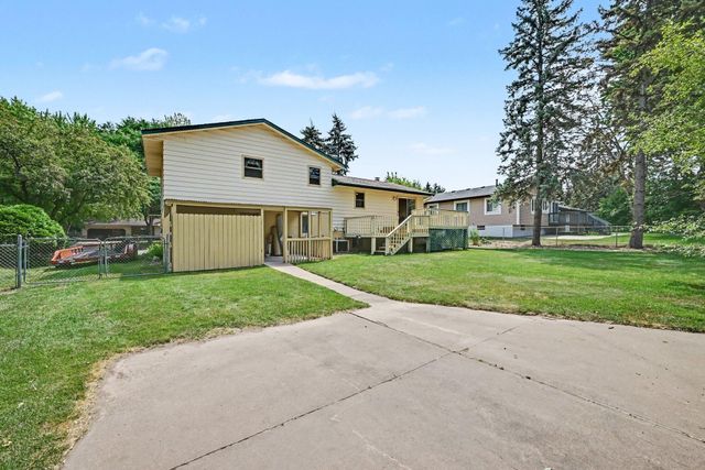 1880 Richal Drive, Woodbury, MN 55125
