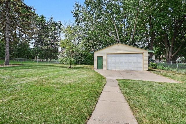 1880 Richal Drive, Woodbury, MN 55125