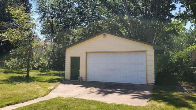 1880 Richal Drive, Woodbury, MN 55125