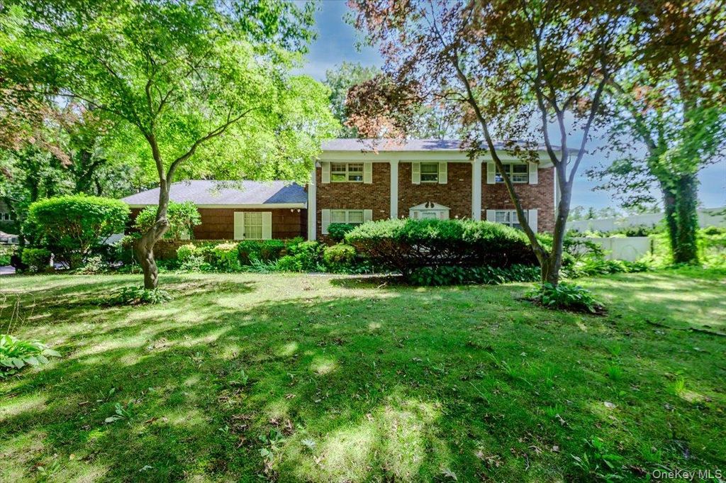 44 E Half Hollow Road, Dix Hills, NY 11746 — exterior