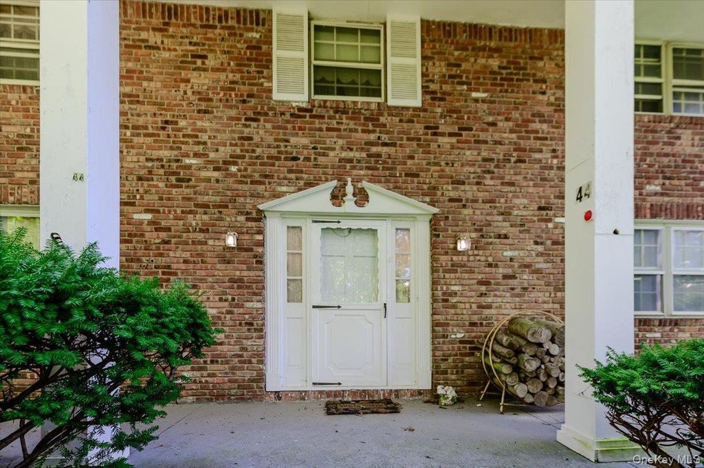 44 E Half Hollow Road, Dix Hills, NY 11746 — photo 2