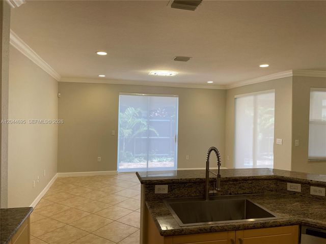 15431 SW 39th Ter, Miami, FL 33185