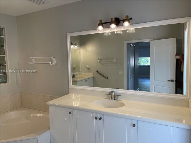 15431 SW 39th Ter, Miami, FL 33185