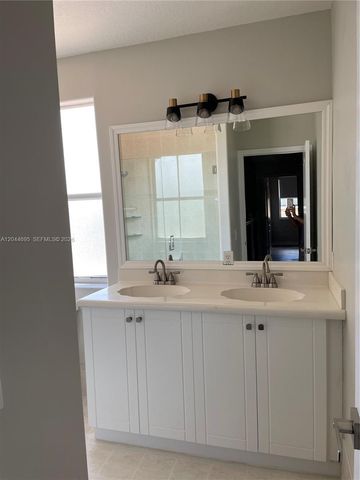 15431 SW 39th Ter, Miami, FL 33185