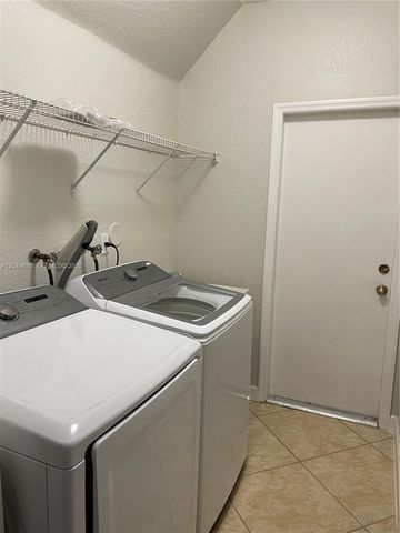 15431 SW 39th Ter, Miami, FL 33185