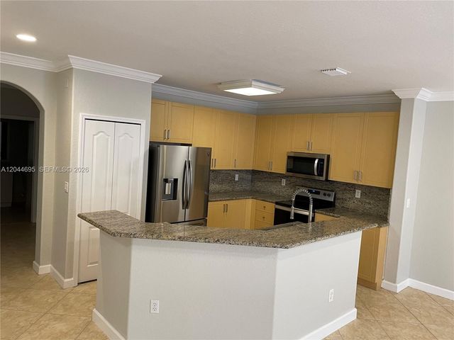 15431 SW 39th Ter, Miami, FL 33185