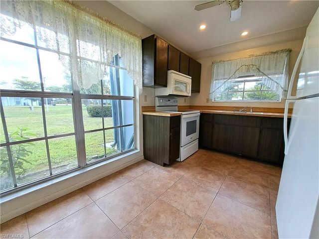 10525 Putnam CT, Lehigh Acres, FL 33936