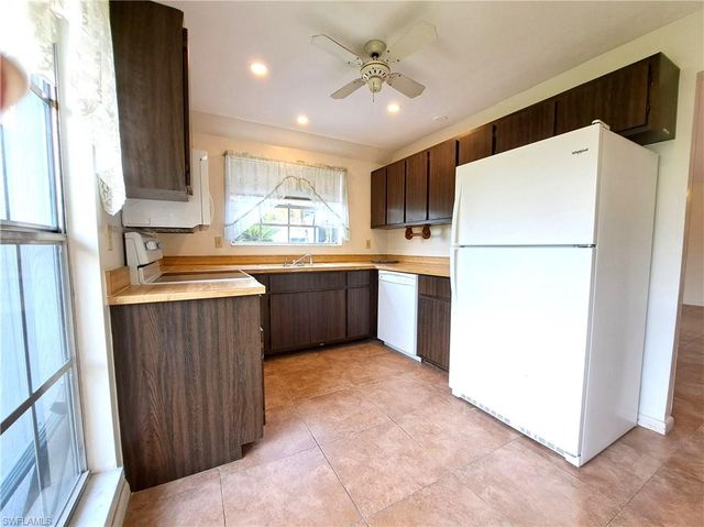 10525 Putnam CT, Lehigh Acres, FL 33936