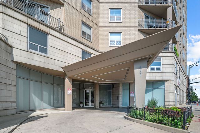 4350 N Broadway Street 1002, Chicago, IL 60613