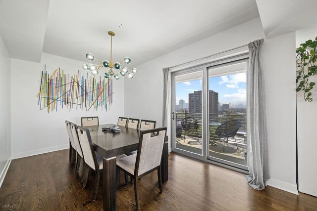 4350 N Broadway Street 1002, Chicago, IL 60613