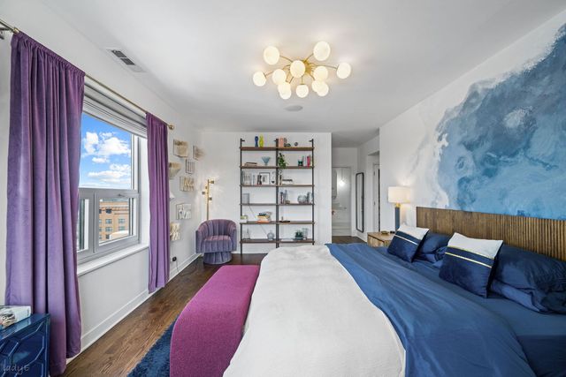 4350 N Broadway Street 1002, Chicago, IL 60613