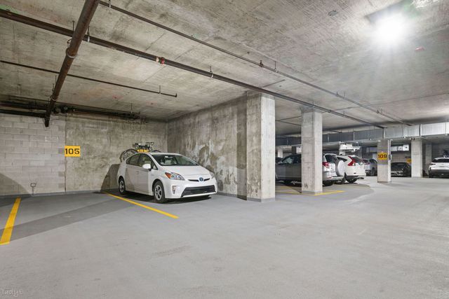 4350 N Broadway Street 1002, Chicago, IL 60613