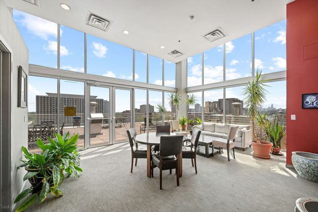 4350 N Broadway Street 1002, Chicago, IL 60613