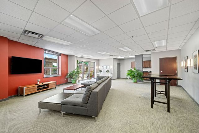 4350 N Broadway Street 1002, Chicago, IL 60613