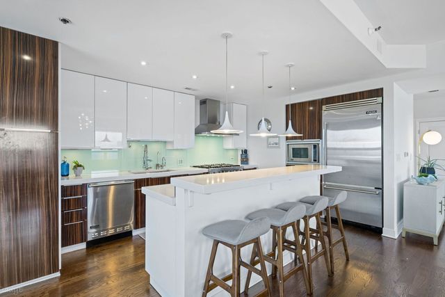 4350 N Broadway Street 1002, Chicago, IL 60613