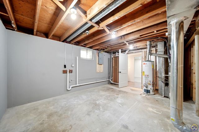 3837 SE Humboldt ST, Topeka, KS 66609